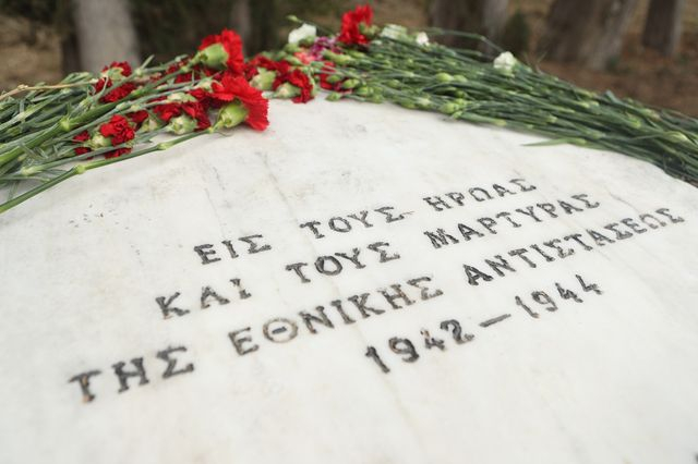 Πρωτομαγιά: Κατάθεση στεφανιού από το ΠΑΜΕ στο σκοπευτήριο της Καισαριανής και στο Πολυτεχνείο
