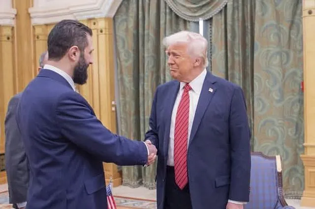 “Restart” στις σχέσεις ΗΠΑ – Συρίας: Συνάντηση Τραμπ με αλ-Σαράα μετά τη συμφωνία-μαμούθ με το Ριάντ
