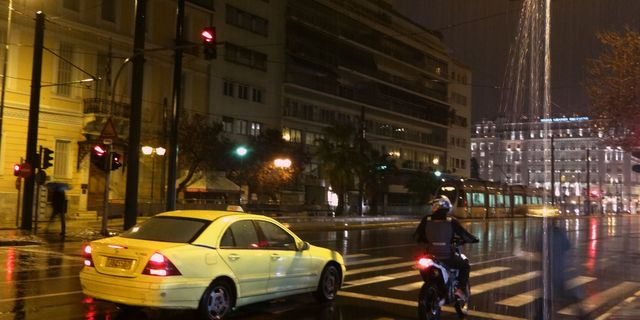 Πιες, η κυβέρνηση κερνάει το ταξί