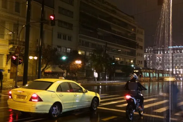 Πιες, η κυβέρνηση κερνάει το ταξί