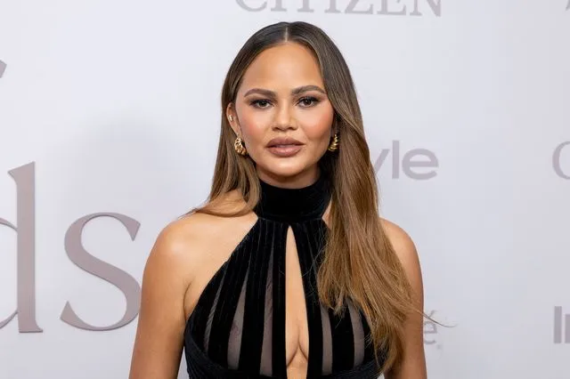 Συγκλονίζει η Chrissy Teigen: “Άφησα το αλκοόλ ξανά στη ζωή μου”