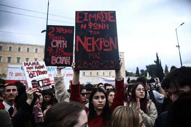 Τέμπη: Πώς η προανακριτική για Καραμανλή του ΠΑΣΟΚ στριμώχνει το Μαξίμου
