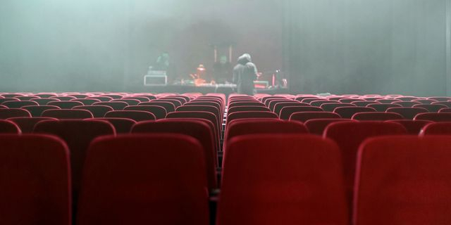 Η θεατρική ομάδα «Ταράτσα» ανεβάζει το κλασικό έργο του Στάνισλαβ Στρατίεβ, «Το Ρωμαϊκό Λουτρό»