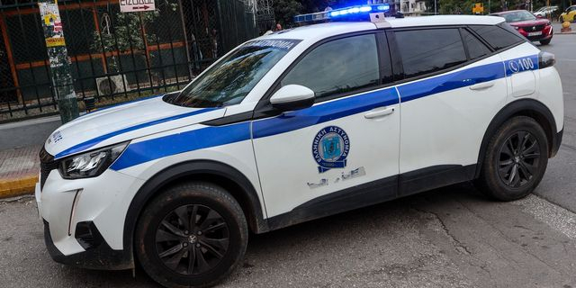 Σπείρα “ρήμαζε” καταστήματα στη Σαλαμίνα – Συνελήφθησαν έξι μέλη, ανάμεσά τους ένας ανήλικος