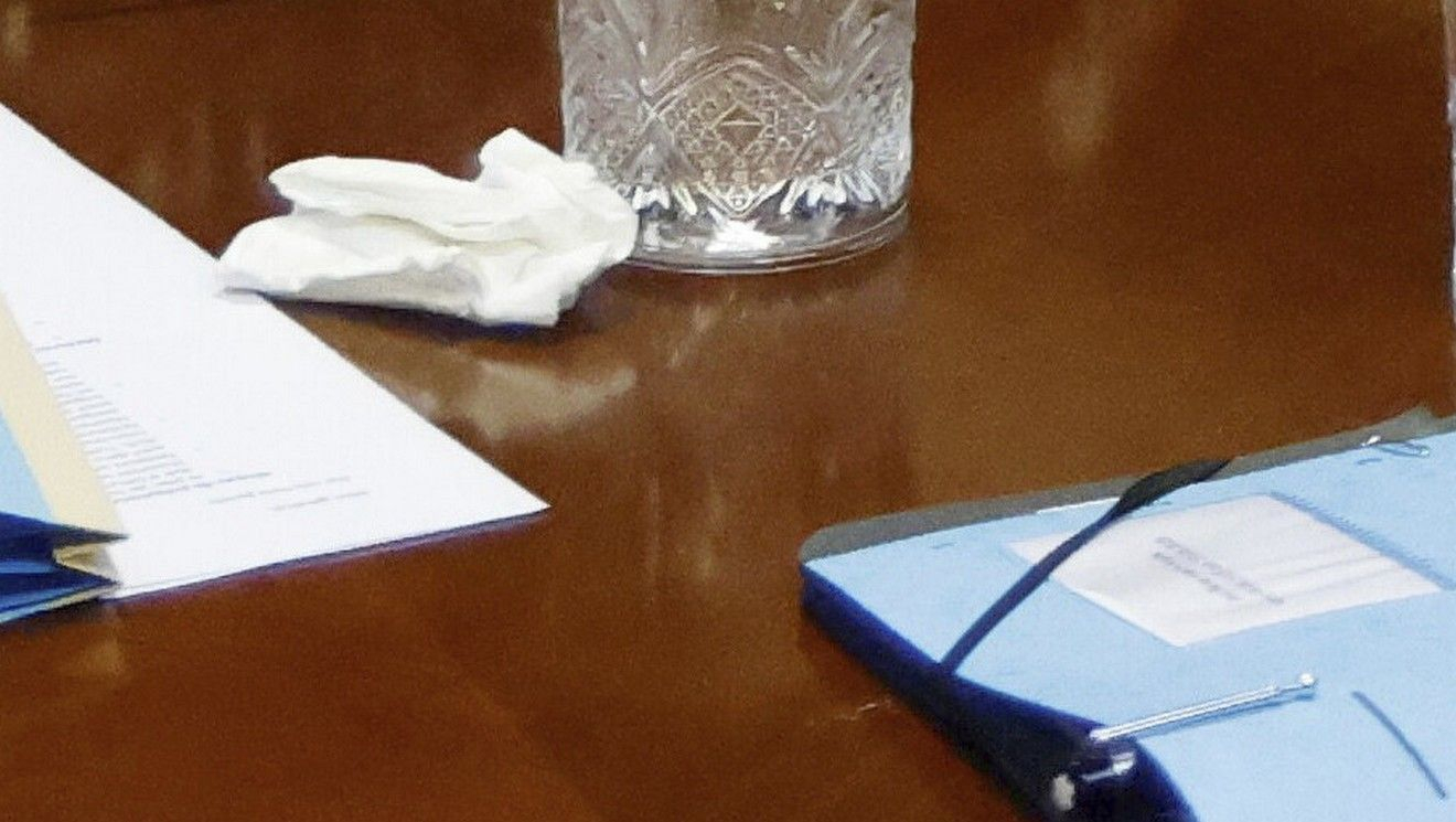 Το χαρτομάντηλο του Εμανουέλ Μακρόν