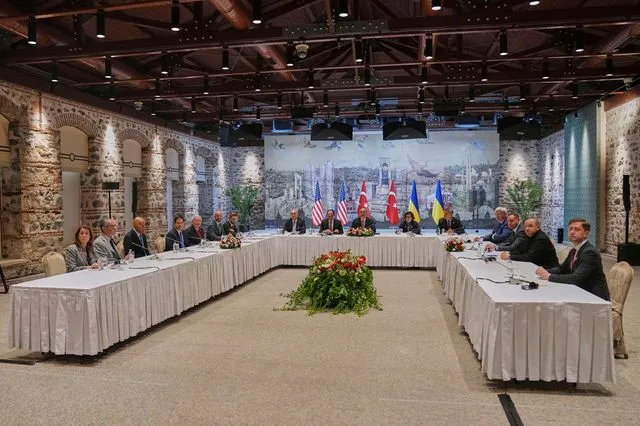 Tριμερής συνάντηση μεταξύ Ουκρανών, Τούρκων και Αμερικανών αξιωματούχων