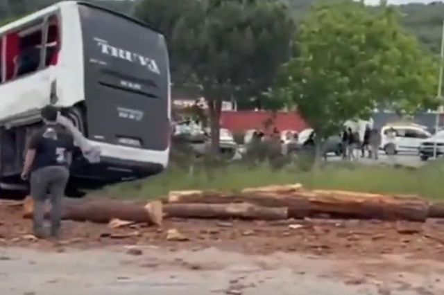 Τουρκία: Οκτώ νεκροί και 20 τραυματίες σε καραμπόλα τριών οχημάτων στο Τσανάκαλε