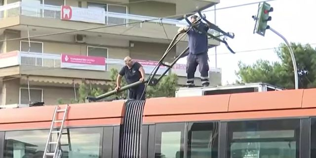 Γλυφάδα: Φορτηγό παρέσυρε καλώδια του τραμ – Διεκόπη η κυκλοφορία