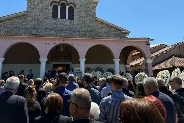 Τρίκαλα: Σπαραγμός στο “τελευταίο αντίο” του 30χρονου που πνίγηκε στη Λευκάδα