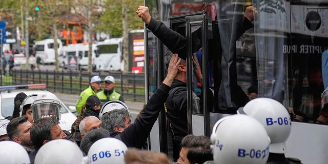 Κωνσταντινούπολη: Αποκλεισμένη η πλατεία Ταξίμ για τις διαδηλώσεις της Πρωτομαγιάς – 384 συλλήψεις