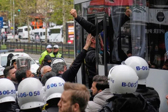 Κωνσταντινούπολη: Αποκλεισμένη η πλατεία Ταξίμ για τις διαδηλώσεις της Πρωτομαγιάς – 384 συλλήψεις