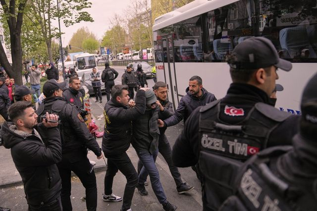 Κωνσταντινούπολη: Πάνω από 400 συλλήψεις στις συγκεντρώσεις για την Πρωτομαγιά