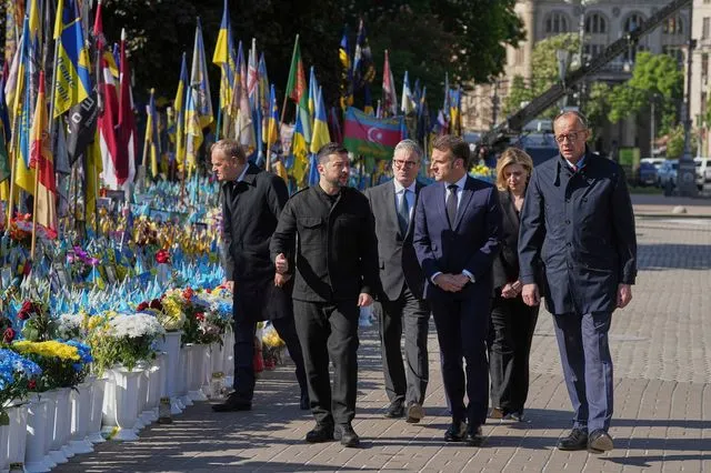 Ουκρανία: Μακρόν, Στάρμερ και Μερτς στο Κίεβο για εκεχειρία 30 ημερών – Την απέρριψε η Ρωσία
