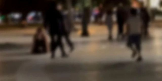 Θεσσαλονίκη: Ανήλικες πιάστηκαν στα χέρια στην πλατεία Αριστοτέλους – Βίντεο