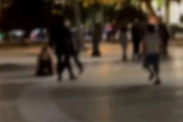 Θεσσαλονίκη: Ανήλικες πιάστηκαν στα χέρια στην πλατεία Αριστοτέλους – Βίντεο