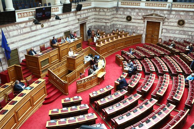 Βουλή: Ενός λεπτού σιγή στη μνήμη του Γρηγόρη Λαμπράκη, 62 χρόνια μετά τη δολοφονία του