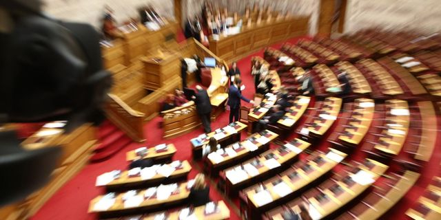 Βουλή: Υπέρ της πλειοψηφίας των 151, μετά την έκπτωση των 3 βουλευτών των Σπαρτιατών