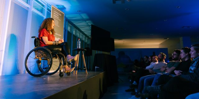 Τα Accessible Comedy Nights των Cool Crips θα έπρεπε να είναι κανόνας