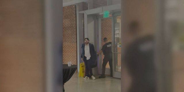 Πυροβολισμοί στην Ουάσιγκτον: Η στιγμή της σύλληψης του 30χρονου δράστη 