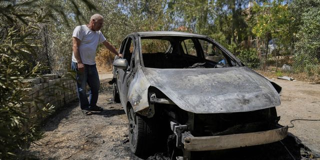 Δυτική Όχθη: Ισραηλινοί πυρπόλησαν αυτοκίνητα και σπίτια Παλαιστινίων στο Μπρούκιν