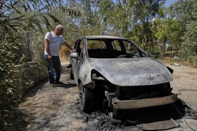Δυτική Όχθη: Ισραηλινοί πυρπόλησαν αυτοκίνητα και σπίτια Παλαιστινίων στο Μπρούκιν