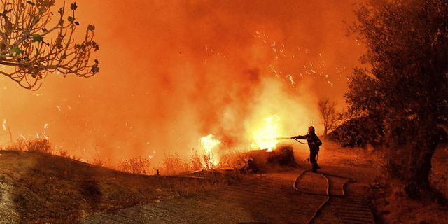 Η πιο επικίνδυνη περίοδος για φωτιές το καλοκαίρι του 2025 και πόσο έτοιμοι είμαστε