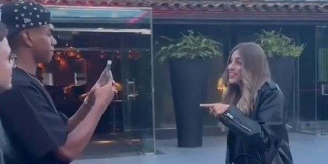 Γιαμάλ: Τουρίστριες τού ζήτησαν να τις φωτογραφίσει, αγνοώντας ποιος είναι