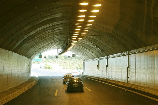 Καραμπόλα με 3 οχήματα στην Περιφερειακή Υμηττού – Κλειστές οι δεξιές λωρίδες