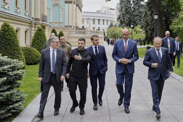Η Ευρώπη χάνει τον έλεγχο – Ο Τραμπ υπαγορεύει την ατζέντα για Ουκρανία και Ρωσία