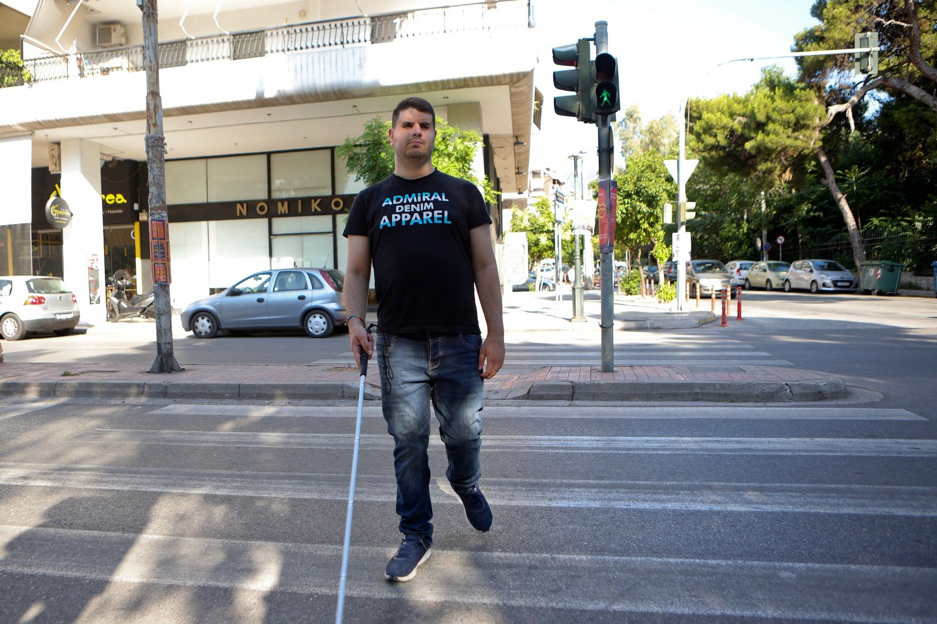 Ο Γιάννης Βίτσος - Πώς φλερτάρει ένα τυφλό άτομο στην Ελλάδα