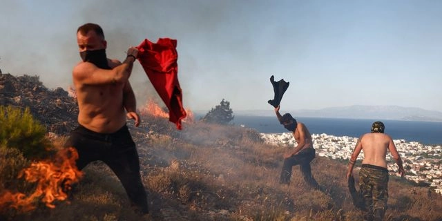 Σε κατάσταση έκτακτης ανάγκης η Χίος – Αλλεπάλληλα 112, σχεδόν 200 πυροσβέστες στη μάχη
