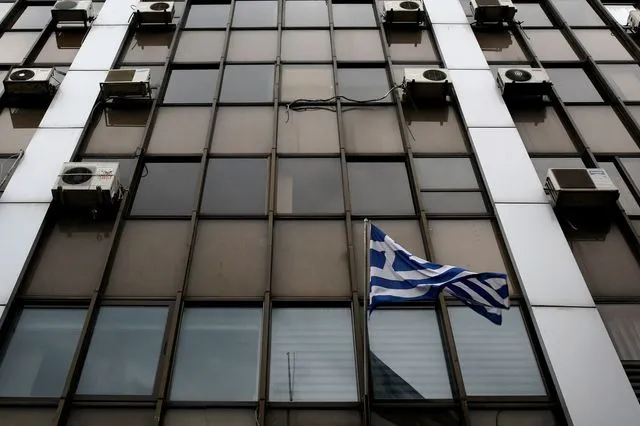 Η οικονομία πίσω από το success story – Νέα “καμπανάκια” για επενδύσεις και ανταγωνιστικότητα