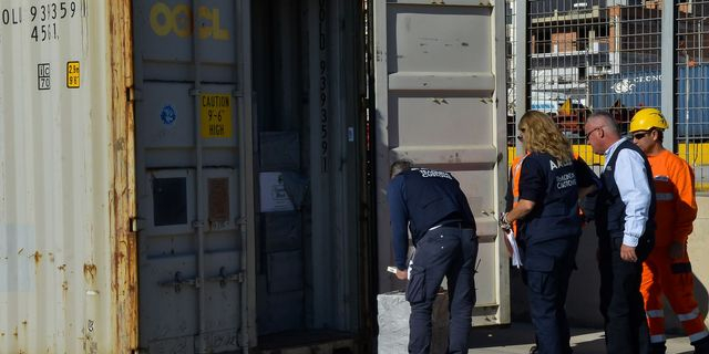 Έρευνα στο τελωνείο του Πειραιά από το Εσωτερικών Υποθέσεων