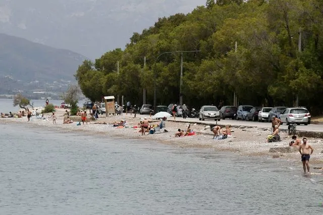 Πάτρα: Παραλίγο τραγωδία με 5χρονο παιδί – Ναυαγοσώστης τον έσωσε από πνιγμό