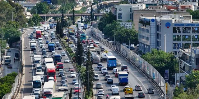 Κίνηση στους δρόμους: Προβλήματα σε Αττική Οδό, Κηφισό και κέντρο