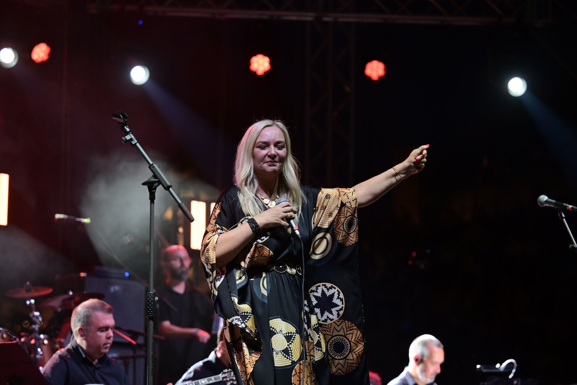 Συναυλία - αφιέρωμα για τα 100 χρόνια από τη γέννηση του Μίκη Θεοδωράκη από την Κεντρική Επιτροπή του ΚΚΕ στο Παναθηναϊκό Στάδιο (Καλλιμάρμαρο), με τίτλο "Κοντά σας όλη μου η ζωή", Τετάρτη 25 Ιουνίου 2025. Στην συναυλία συμμετείχαν οι, Γεράσιμος Ανδρεάτος, Ρίτα Αντωνοπούλου, Παντελής Θαλασσινός, Άγγελος Θεοδωράκης, Βιολέτα Ίκαρη, Βασίλης Λέκκας, Κώστας Μακεδόνας, Μανώλης Μητσιάς, Δημήτρης Μπάσης, Γιώτα Νέγκα, Γιώργος Νταλάρας, Βασίλης Παπακωνσταντίνου, Μίλτος Πασχαλίδης, Παναγιώτης Πετράκης, Άλκηστις Πρωτοψάλτη, Αγγελική Τουμπανάκη, Κώστας Τριανταφυλλίδης, Διονύσης Τσακνής, Μαρία Φαραντούρη, Μάριος Φραγκούλης, "Κοινοί Θνητοί". (ΤΑΤΙΑΝΑ ΜΠΟΛΑΡΗ/EUROKINISSI)