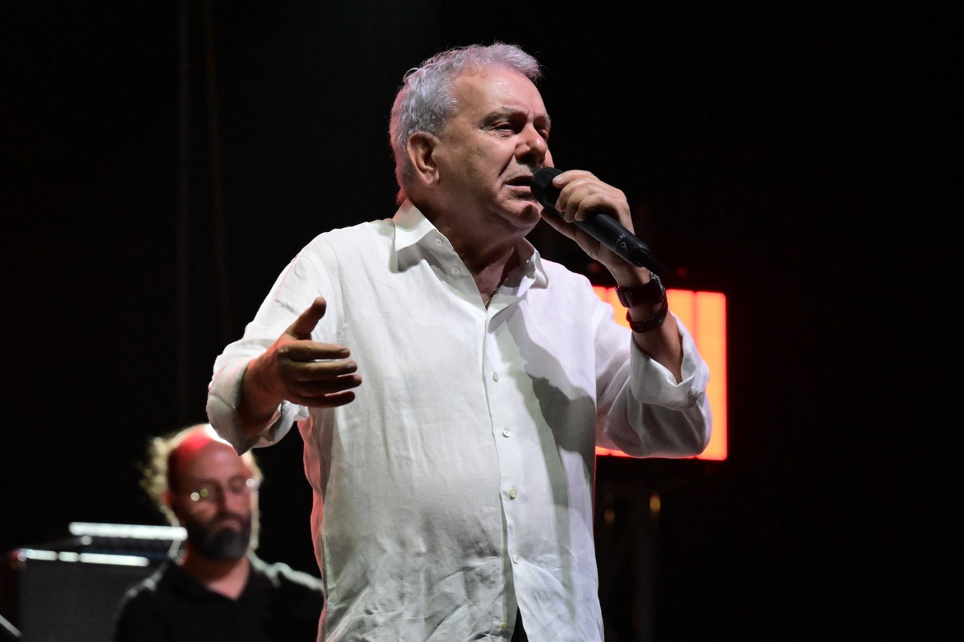 Συναυλία - αφιέρωμα για τα 100 χρόνια από τη γέννηση του Μίκη Θεοδωράκη από την Κεντρική Επιτροπή του ΚΚΕ στο Παναθηναϊκό Στάδιο (Καλλιμάρμαρο), με τίτλο "Κοντά σας όλη μου η ζωή", Τετάρτη 25 Ιουνίου 2025. Στην συναυλία συμμετείχαν οι, Γεράσιμος Ανδρεάτος, Ρίτα Αντωνοπούλου, Παντελής Θαλασσινός, Άγγελος Θεοδωράκης, Βιολέτα Ίκαρη, Βασίλης Λέκκας, Κώστας Μακεδόνας, Μανώλης Μητσιάς, Δημήτρης Μπάσης, Γιώτα Νέγκα, Γιώργος Νταλάρας, Βασίλης Παπακωνσταντίνου, Μίλτος Πασχαλίδης, Παναγιώτης Πετράκης, Άλκηστις Πρωτοψάλτη, Αγγελική Τουμπανάκη, Κώστας Τριανταφυλλίδης, Διονύσης Τσακνής, Μαρία Φαραντούρη, Μάριος Φραγκούλης, "Κοινοί Θνητοί". (ΤΑΤΙΑΝΑ ΜΠΟΛΑΡΗ/EUROKINISSI)