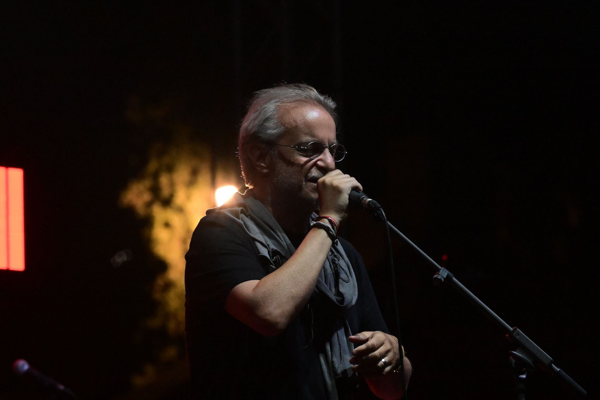 Συναυλία - αφιέρωμα για τα 100 χρόνια από τη γέννηση του Μίκη Θεοδωράκη από την Κεντρική Επιτροπή του ΚΚΕ στο Παναθηναϊκό Στάδιο (Καλλιμάρμαρο), με τίτλο "Κοντά σας όλη μου η ζωή", Τετάρτη 25 Ιουνίου 2025. Στην συναυλία συμμετείχαν οι, Γεράσιμος Ανδρεάτος, Ρίτα Αντωνοπούλου, Παντελής Θαλασσινός, Άγγελος Θεοδωράκης, Βιολέτα Ίκαρη, Βασίλης Λέκκας, Κώστας Μακεδόνας, Μανώλης Μητσιάς, Δημήτρης Μπάσης, Γιώτα Νέγκα, Γιώργος Νταλάρας, Βασίλης Παπακωνσταντίνου, Μίλτος Πασχαλίδης, Παναγιώτης Πετράκης, Άλκηστις Πρωτοψάλτη, Αγγελική Τουμπανάκη, Κώστας Τριανταφυλλίδης, Διονύσης Τσακνής, Μαρία Φαραντούρη, Μάριος Φραγκούλης, "Κοινοί Θνητοί". (ΤΑΤΙΑΝΑ ΜΠΟΛΑΡΗ/EUROKINISSI)