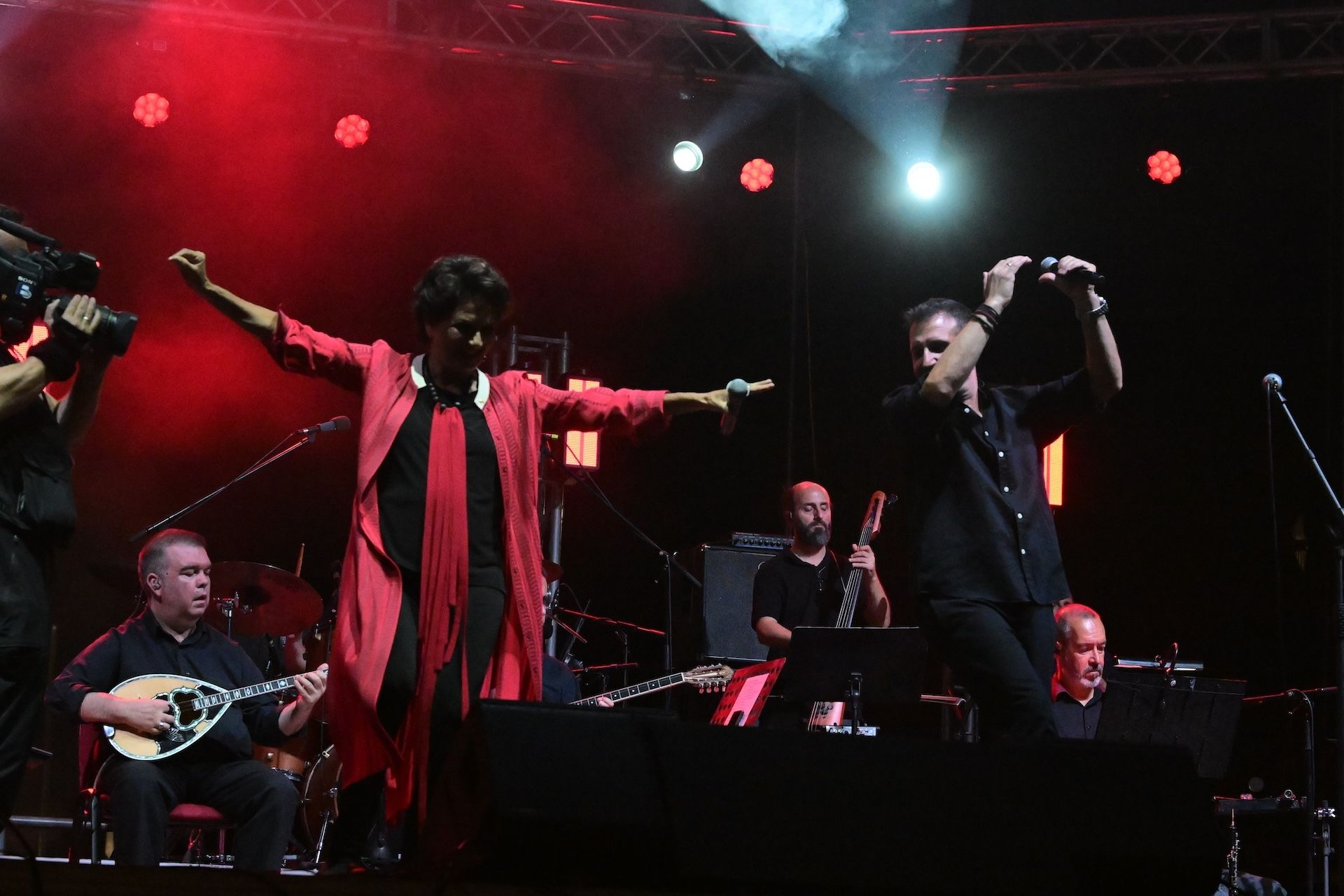 Συναυλία - αφιέρωμα για τα 100 χρόνια από τη γέννηση του Μίκη Θεοδωράκη από την Κεντρική Επιτροπή του ΚΚΕ στο Παναθηναϊκό Στάδιο (Καλλιμάρμαρο), με τίτλο "Κοντά σας όλη μου η ζωή", Τετάρτη 25 Ιουνίου 2025. Στην συναυλία συμμετείχαν οι, Γεράσιμος Ανδρεάτος, Ρίτα Αντωνοπούλου, Παντελής Θαλασσινός, Άγγελος Θεοδωράκης, Βιολέτα Ίκαρη, Βασίλης Λέκκας, Κώστας Μακεδόνας, Μανώλης Μητσιάς, Δημήτρης Μπάσης, Γιώτα Νέγκα, Γιώργος Νταλάρας, Βασίλης Παπακωνσταντίνου, Μίλτος Πασχαλίδης, Παναγιώτης Πετράκης, Άλκηστις Πρωτοψάλτη, Αγγελική Τουμπανάκη, Κώστας Τριανταφυλλίδης, Διονύσης Τσακνής, Μαρία Φαραντούρη, Μάριος Φραγκούλης, "Κοινοί Θνητοί". (ΤΑΤΙΑΝΑ ΜΠΟΛΑΡΗ/EUROKINISSI)