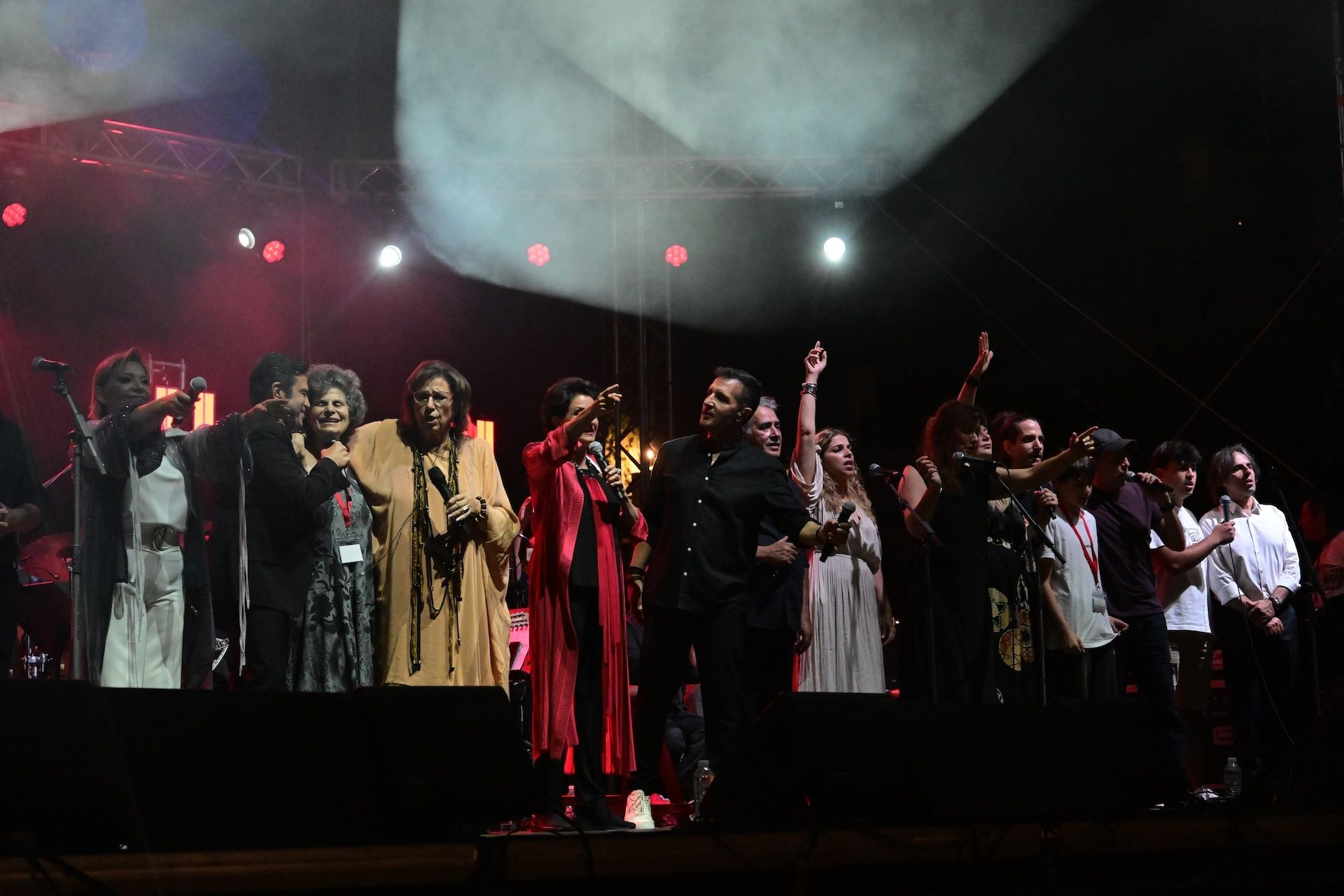 Συναυλία - αφιέρωμα για τα 100 χρόνια από τη γέννηση του Μίκη Θεοδωράκη από την Κεντρική Επιτροπή του ΚΚΕ στο Παναθηναϊκό Στάδιο (Καλλιμάρμαρο), με τίτλο "Κοντά σας όλη μου η ζωή", Τετάρτη 25 Ιουνίου 2025. Στην συναυλία συμμετείχαν οι, Γεράσιμος Ανδρεάτος, Ρίτα Αντωνοπούλου, Παντελής Θαλασσινός, Άγγελος Θεοδωράκης, Βιολέτα Ίκαρη, Βασίλης Λέκκας, Κώστας Μακεδόνας, Μανώλης Μητσιάς, Δημήτρης Μπάσης, Γιώτα Νέγκα, Γιώργος Νταλάρας, Βασίλης Παπακωνσταντίνου, Μίλτος Πασχαλίδης, Παναγιώτης Πετράκης, Άλκηστις Πρωτοψάλτη, Αγγελική Τουμπανάκη, Κώστας Τριανταφυλλίδης, Διονύσης Τσακνής, Μαρία Φαραντούρη, Μάριος Φραγκούλης, "Κοινοί Θνητοί". (ΤΑΤΙΑΝΑ ΜΠΟΛΑΡΗ/EUROKINISSI)