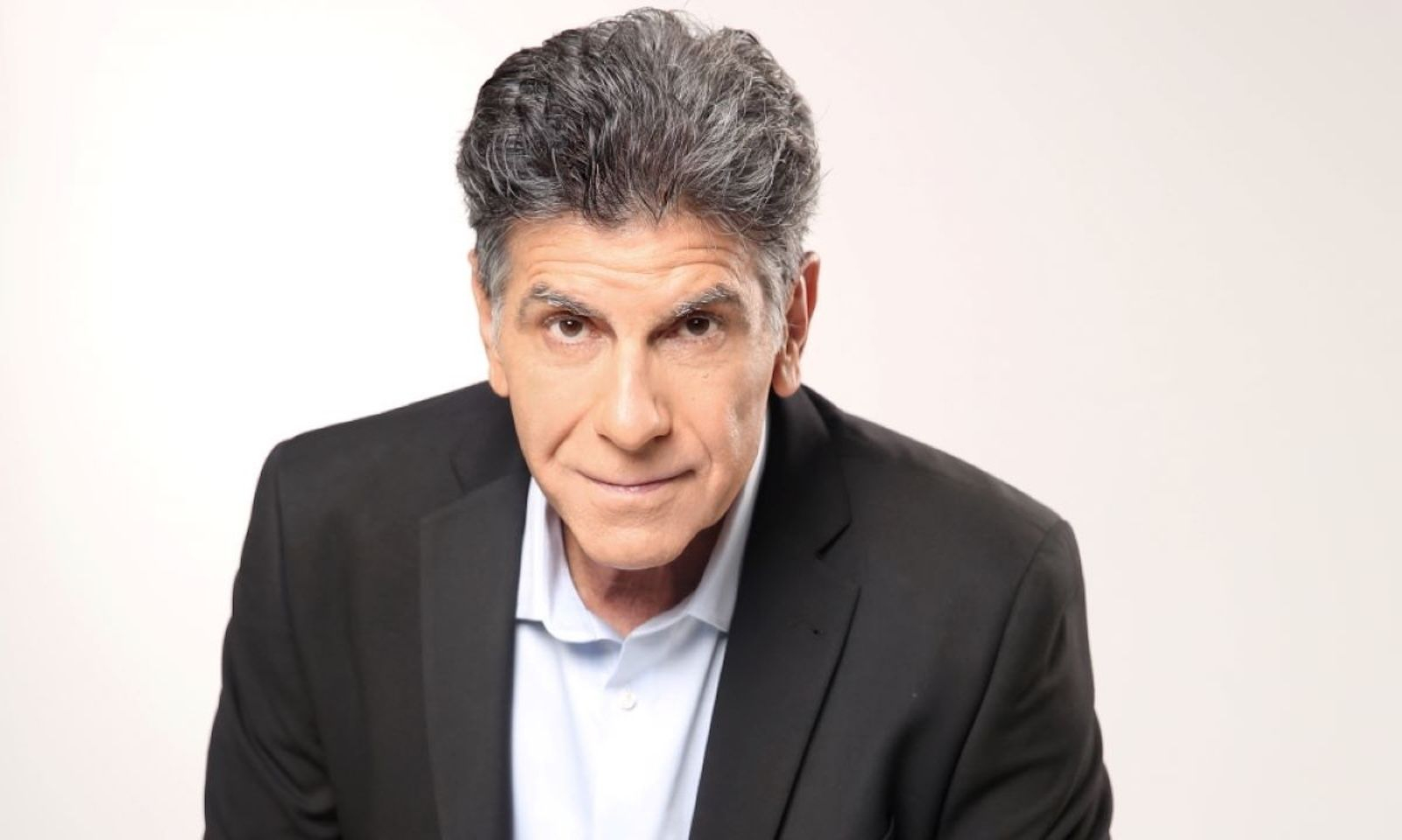 Ο Γιάννης Μπέζος