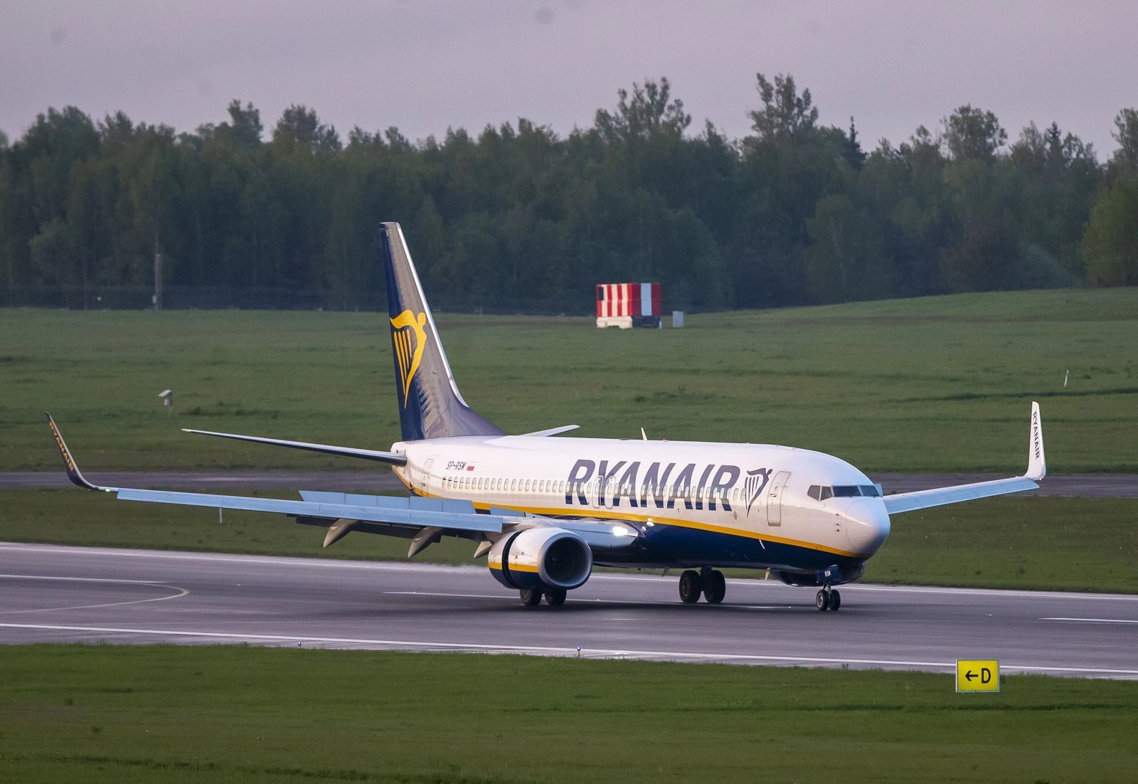 Ryanair: Πού κόβει πτήσεις και λειτουργίες στην Ελλάδα