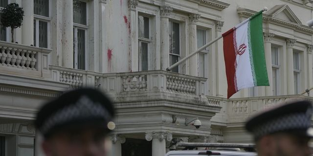 Βρετανία: Επτά συλλήψεις σε διαδήλωση μπροστά από την πρεσβεία του Ιράν