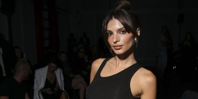 Emily Ratajkowski: Η τούρτα για τα 34α της γενέθλια ήταν αφιερωμένη στους… γλουτούς της
