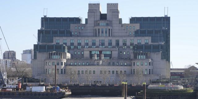 Η βρετανική MI6 προσλαμβάνει κατασκόπους στο dark web