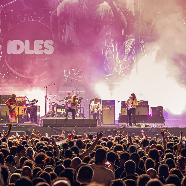 Σάρωσαν οι IDLES στο Release – Ο Talbot μάς έδειξε τι σημαίνει κορυφαίο live