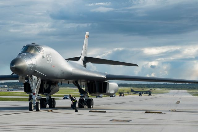 Βομβαρδιστικό B-1B Lancer της Πολεμικής Αεροπορίας των ΗΠΑ στη Βάση Άντερσεν