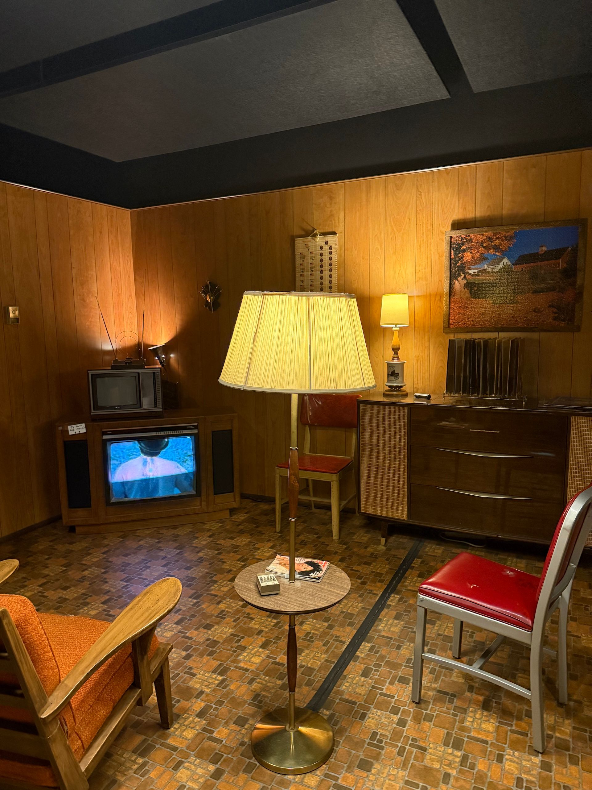 “Government Approved Home Fallout Shelter Snack Bar” του Michael Smith