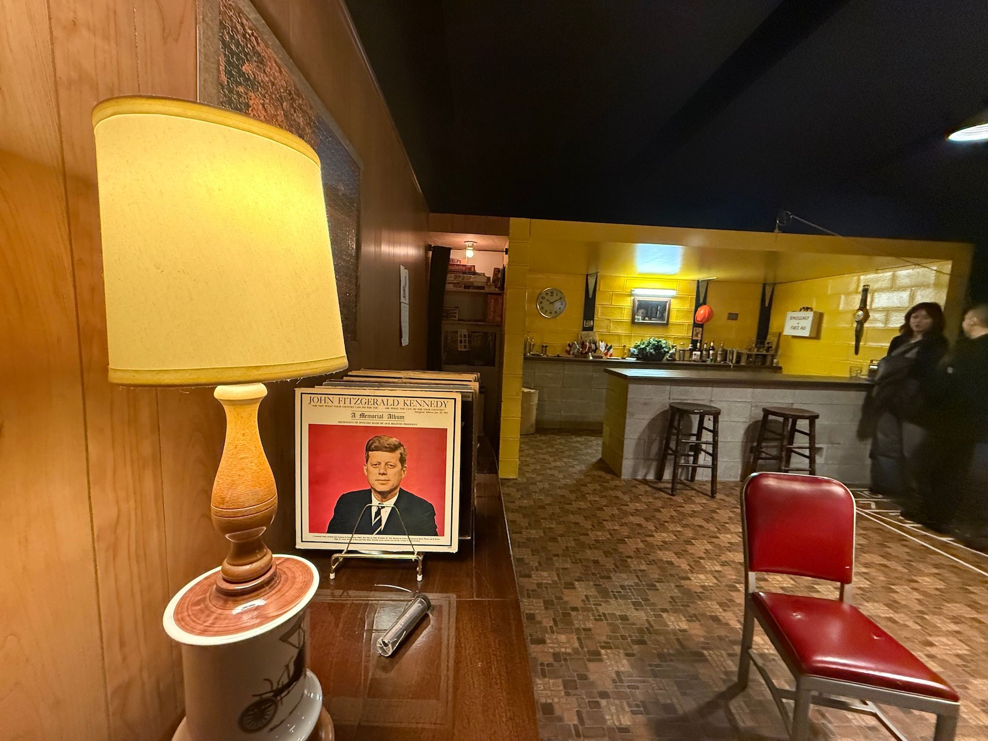 “Government Approved Home Fallout Shelter Snack Bar” του Michael Smith 