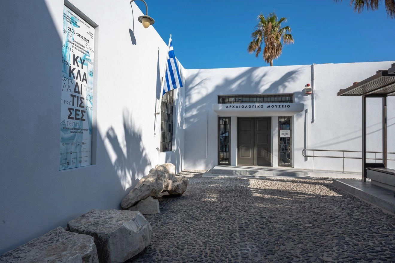 Η έκθεση “Κυκλαδίτισσες” εγκαινιάζει το ανακαινισμένο Αρχαιολογικό Μουσείο της Θήρας 